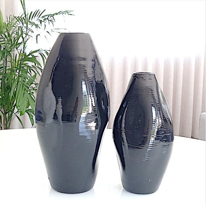 Jarrones con efecto abolladura y rayados