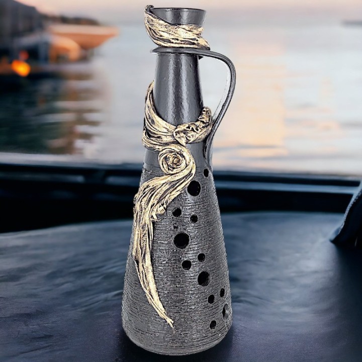 Vase noir avec application de tissu