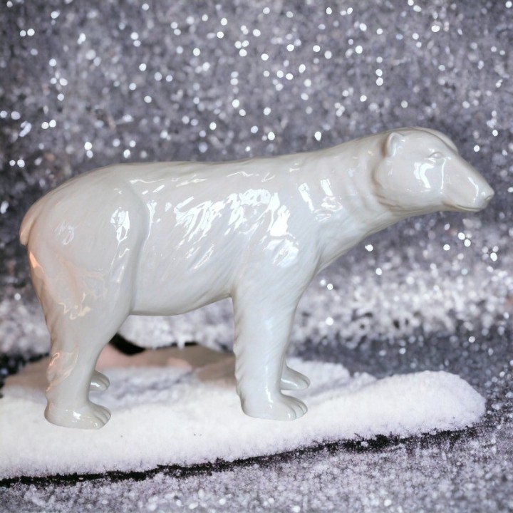 Polar bear in ceramic