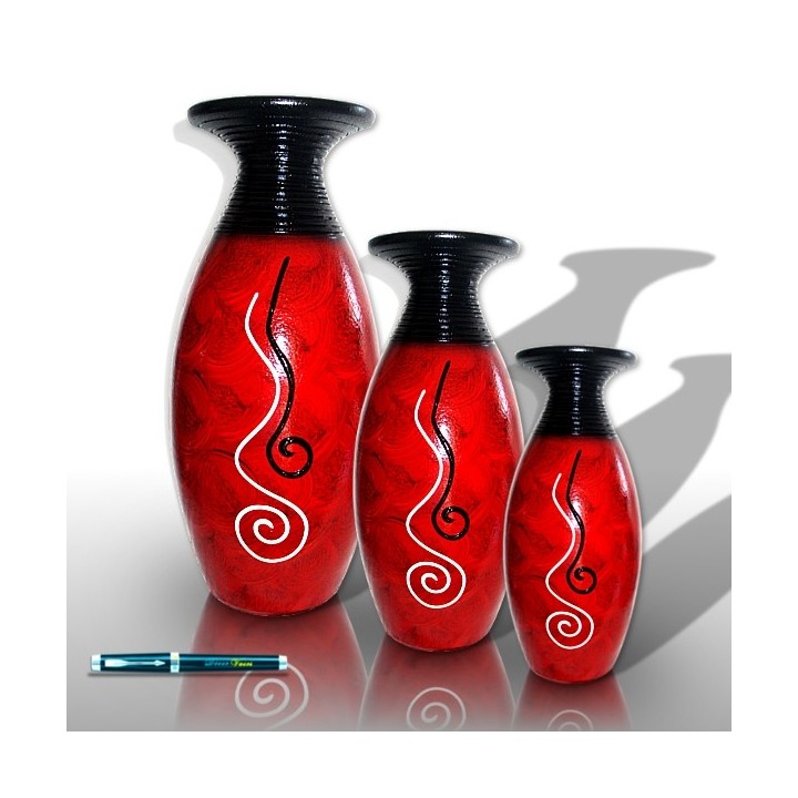 Ensemble de trois vases bordeaux