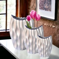 3 concaves white vases