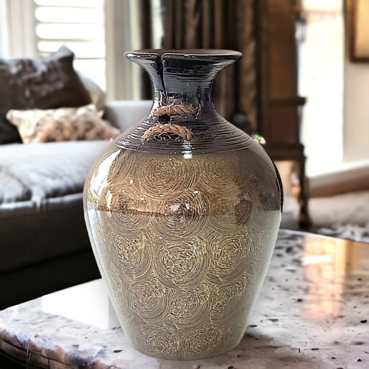 Vaso dorato con colletto