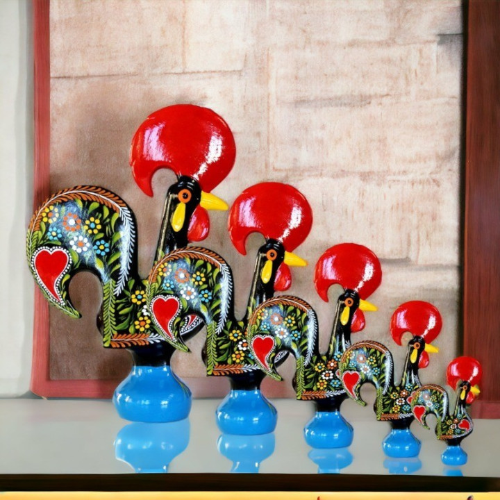 Vista de ângulo do Galo de Barcelos tradicional