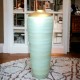 Grande vaso di terracotta verde pastello e oro in ceramica