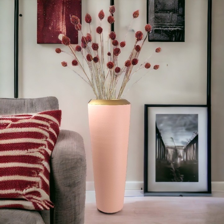 Vaso in ceramica rosa pastello con dettaglio dorato