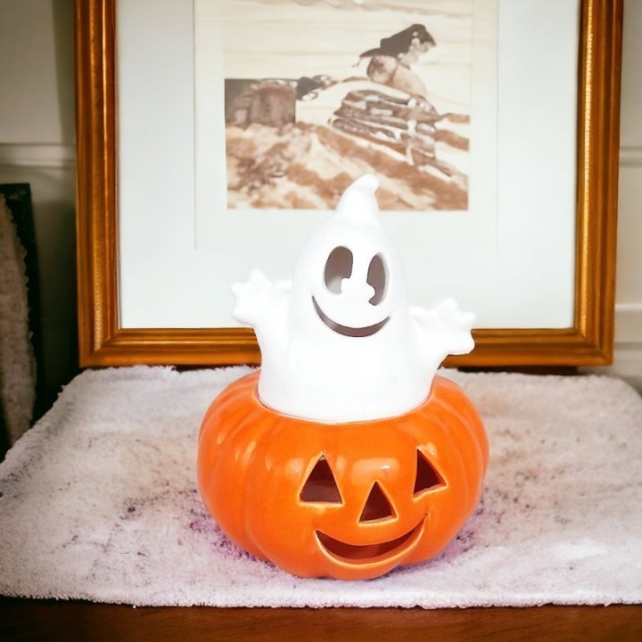 zucca Halloween con fantasma