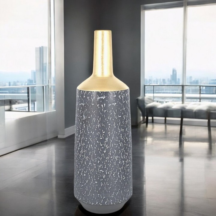 Grande vaso di terracotta nero e oro
