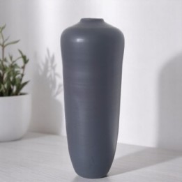 Jarrón Alto Negro Mate