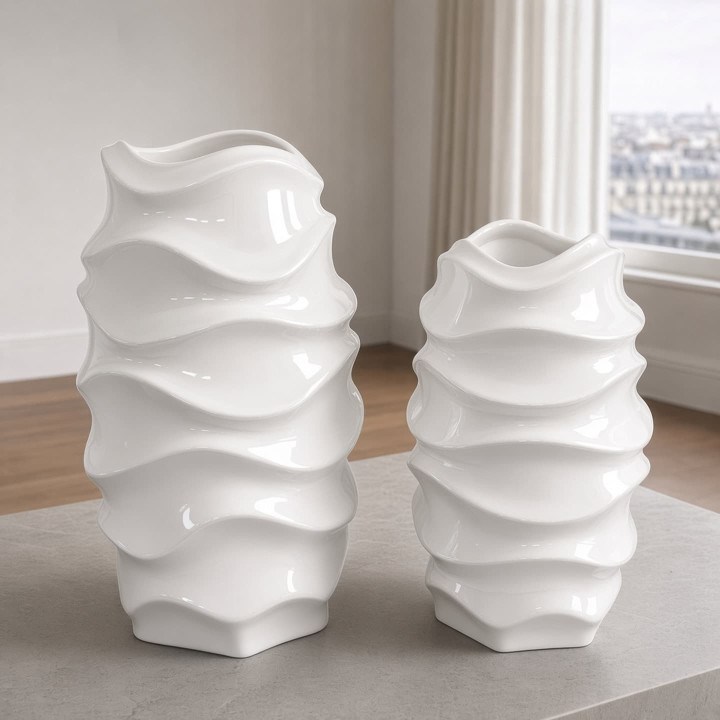 Coppia di vasi ondulati in ceramica grande e medio