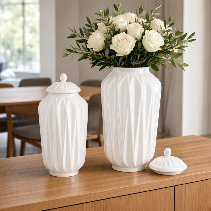 Vasi origami ceramica bianca smaltata con fiori vista frontale