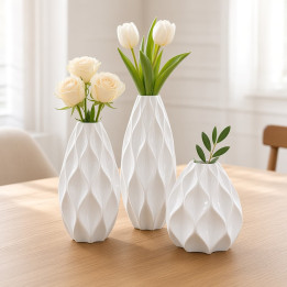 Trio jarrones decorativos ceramica blanca relieve vista frente