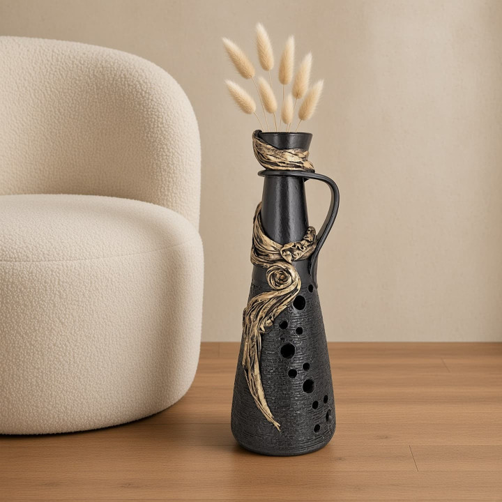 Schwarze Keramikvase mit goldener Schleife von vorne