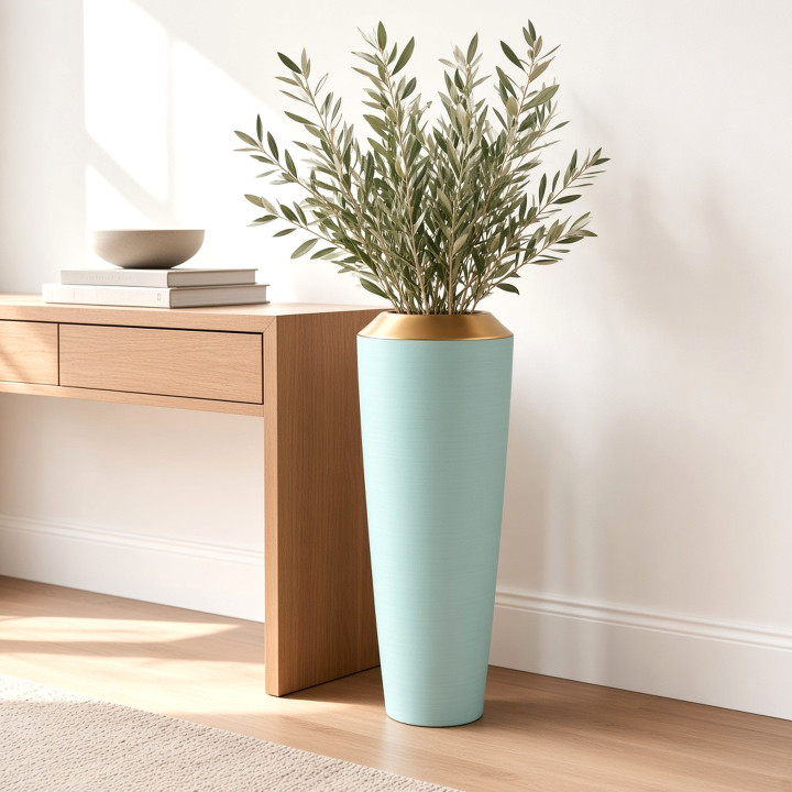 Vase haut vert pastel avec détail doré vue face