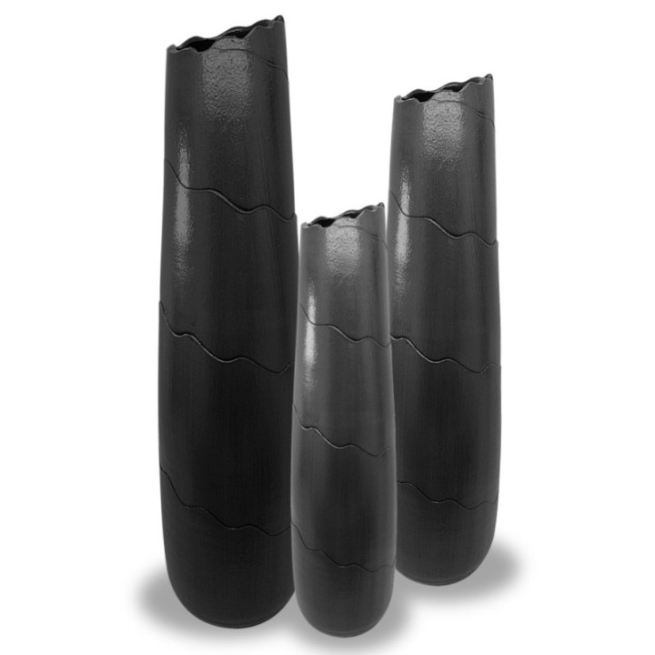 Vase en céramique avec des vagues